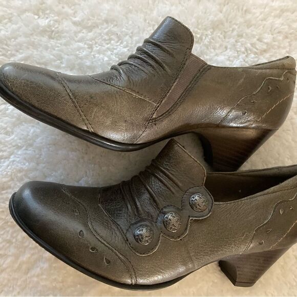 Cobb Hill Tannish Green Heels - Picture 5 of 9